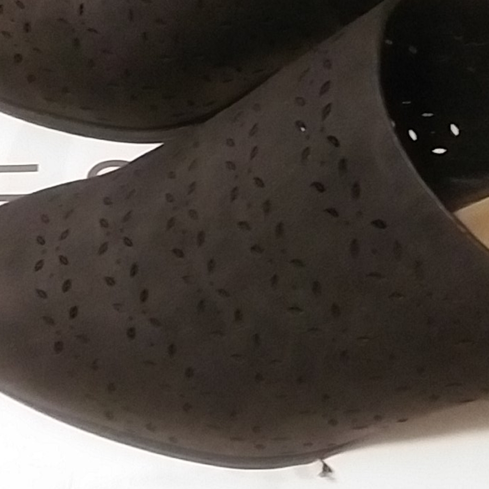 Shoes - Picture 2 of 4